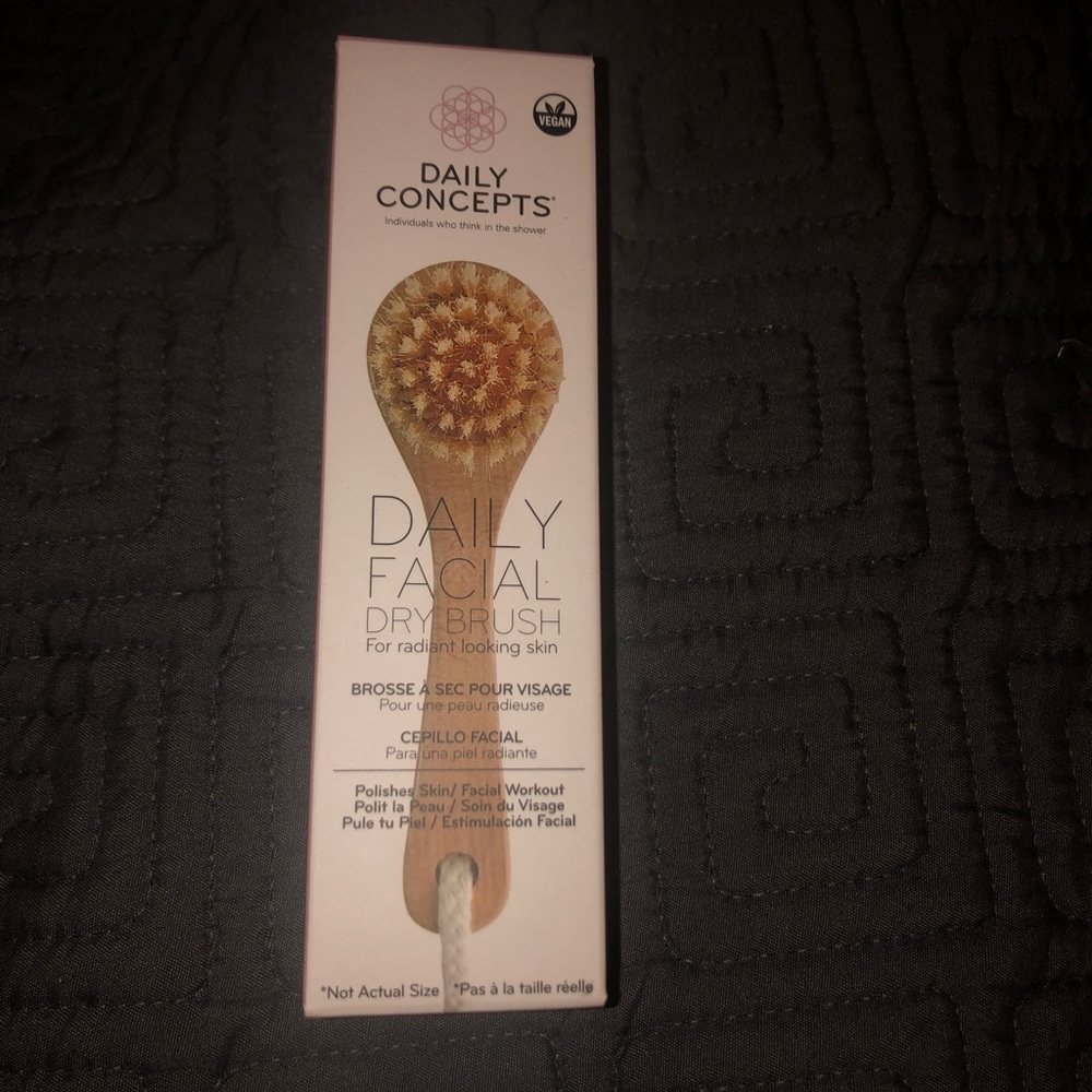 Daily Concepts facial dry brush